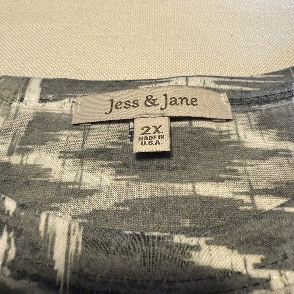 Jess & Jane Multi Contrast Gray & White Print Tunic Top - 2X - Made in the USA - Picture 4 of 4